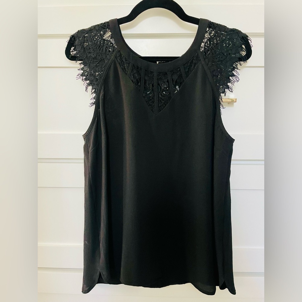 NWT 41 Hawthorn Jarred Lace Detail Cap-Sleeve Blouse